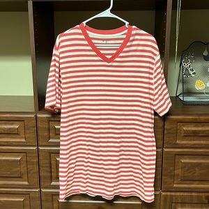 Men’s gap short sleeve V-neck T-shirt